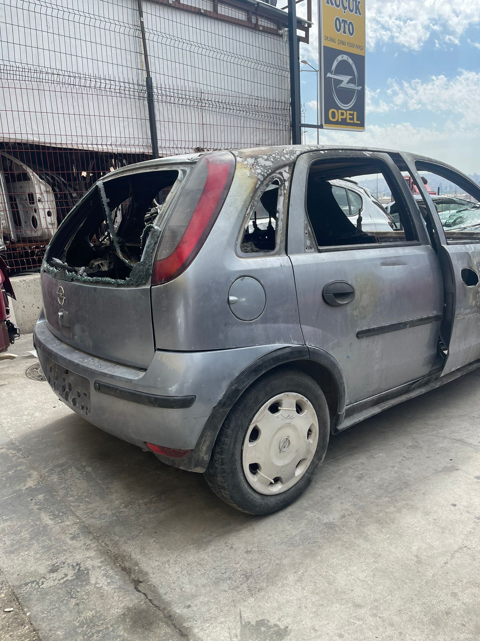 opel-corsa-c-cikma-orijinal-arka-camurluk Opel Corsa C Çıkma Orijinal Arka Çamurluk