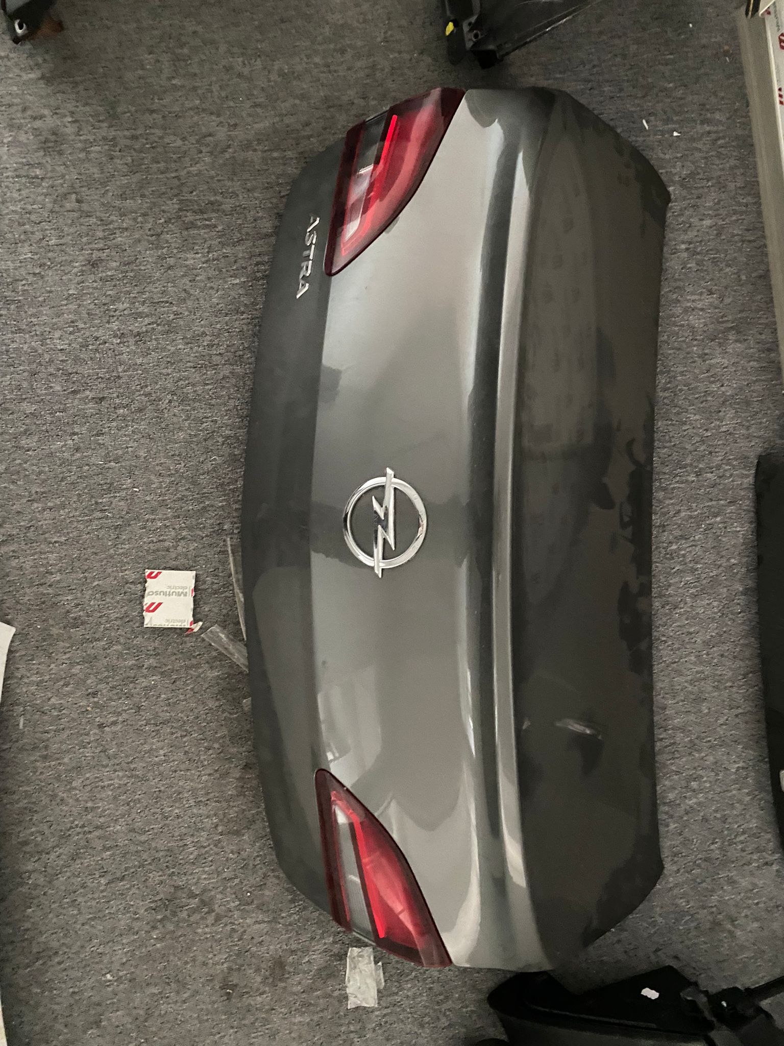 opel-astra-j-cikma-orijinal-bagaj-kapagi Opel Astra J Çıkma Orijinal Bagaj Kapağı