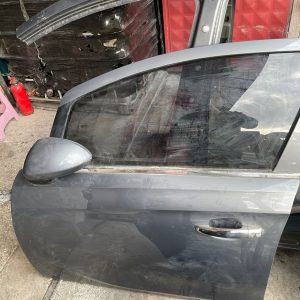 Opel Corsa E Çıkma Sol Ön Hatasız Kapı