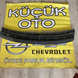 Opel Vectra B Çıkma Orijinal Cam Önü Izgarası