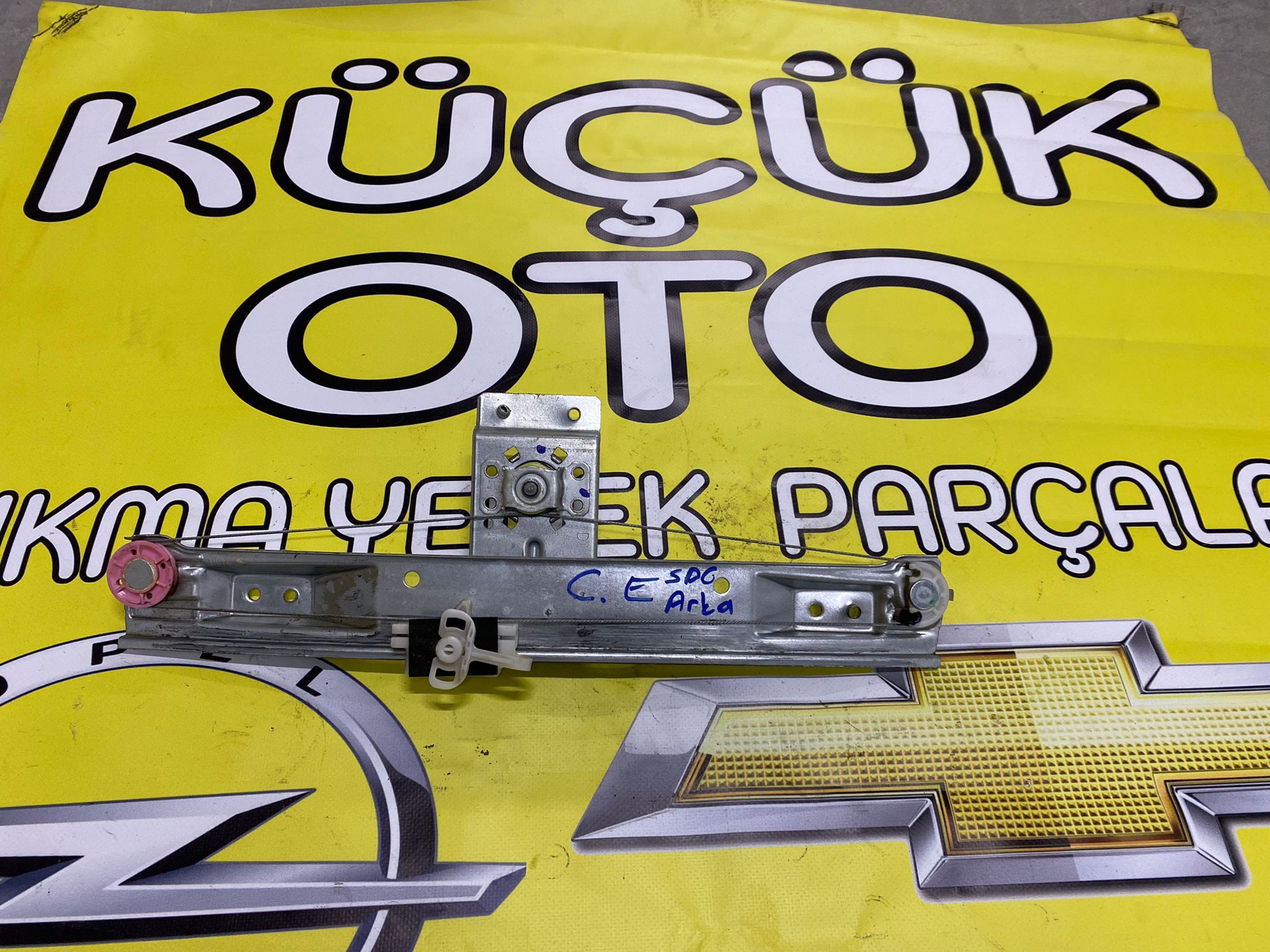 opel-corsa-e-cikma-orijinal-cam-krikosu Opel Corsa E Çıkma Orijinal Cam Krikosu