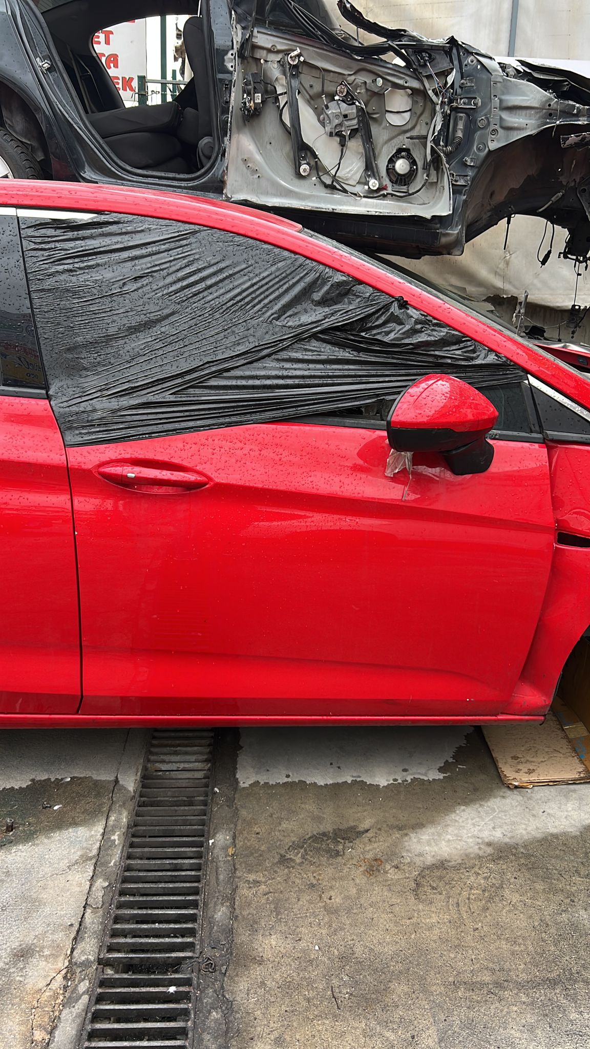 opel-astra-k-cikma-orijinal-kirmizi-sag-on-kapi Opel Astra K Çıkma Orijinal Kırmızı Sağ Ön Kapı