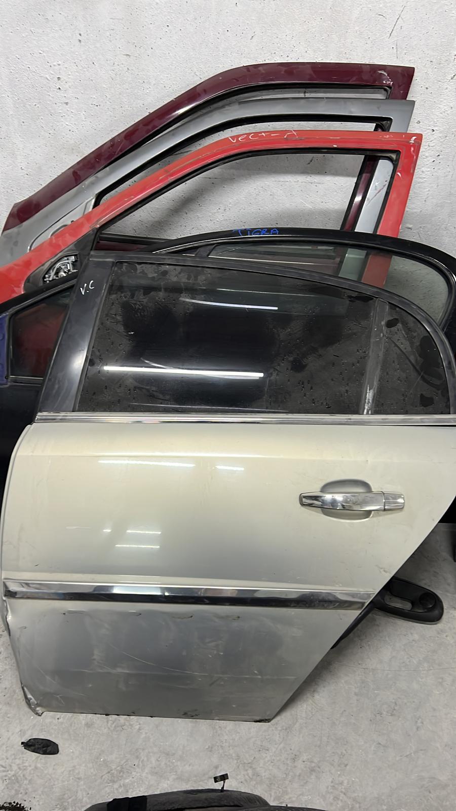 opel-vectra-c-cikma-sol-arka-kapi Opel Vectra C Çıkma Sol Arka Kapı