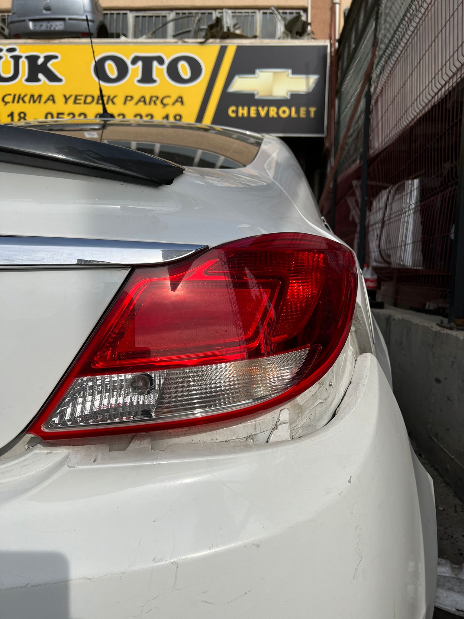 opel-insignia-cikma-sag-stop Opel İnsignia Çıkma Sağ Stop