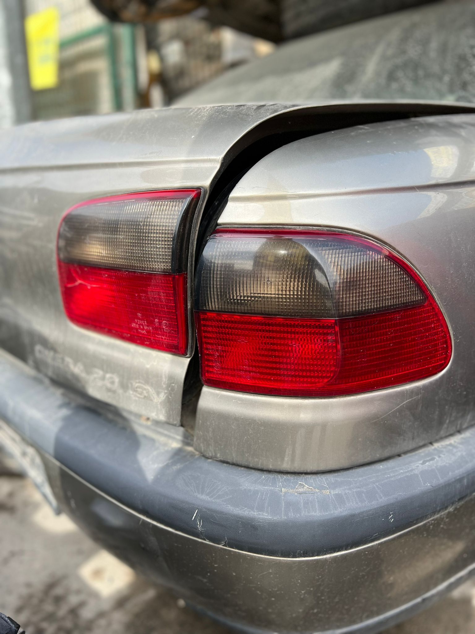 opel-omega-cikma-sag-arka-stop Opel Omega Çıkma Sağ Arka Stop