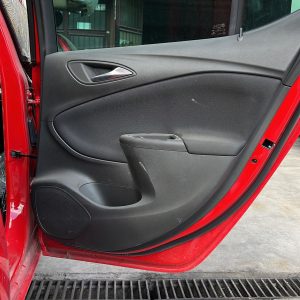 Opel Astra K Çıkma Sağ Arka Kapı Döşemesi